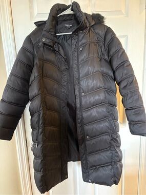 Kenneth Cole Black Long Quilted Puffer Coat with Hood and Faux Fur Trim